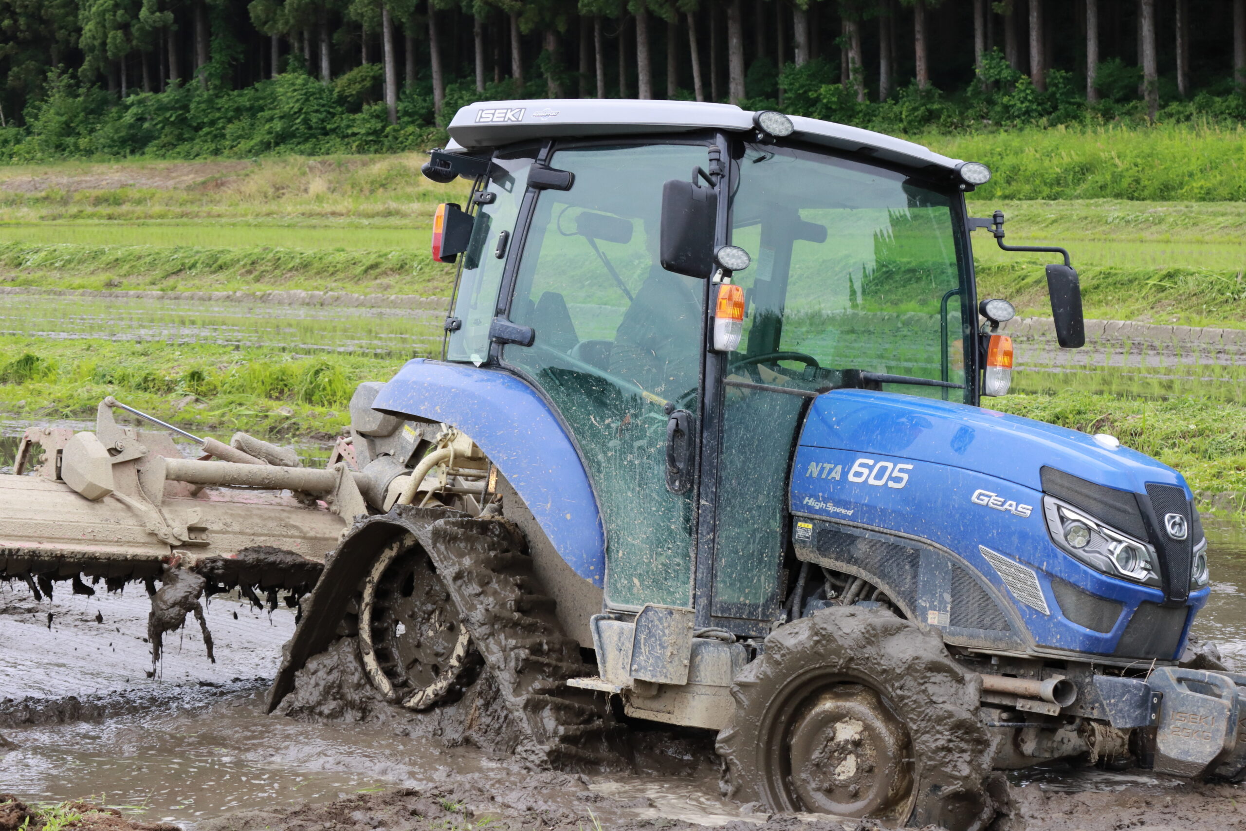 土と機械を操り未来の食を創造するオペレーターを募集しています